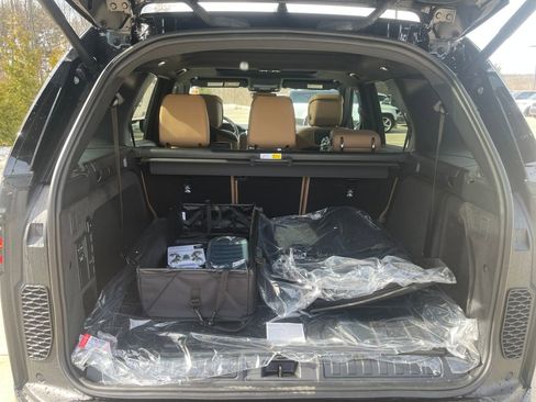 New 2026 Land Rover Discovery Dynamic SE image 20