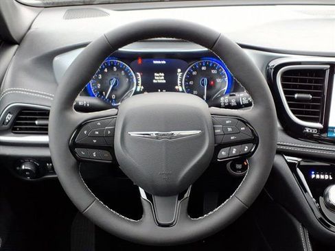 New 2026 Chrysler Pacifica Limited w/ S Appearance Package FWD image 10