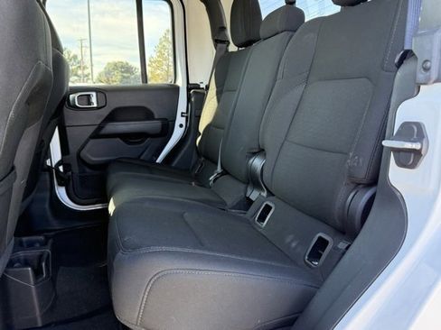 Used 2020 Jeep Gladiator Overland image 25