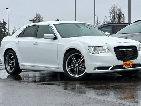 Used 2015 Chrysler 300 Limited image 2