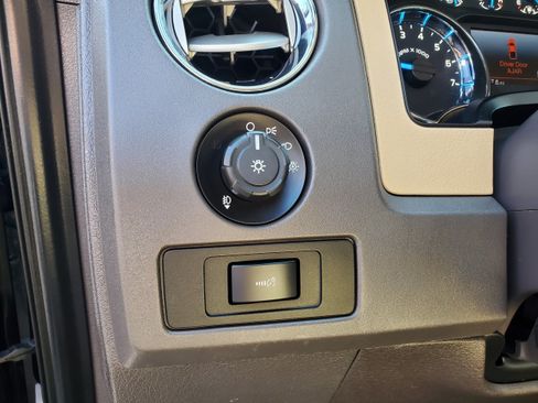 Used 2014 Ford F150 XLT w/ Equipment Group 302A Luxury AWD/4WD image 14