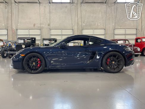 Used 2021 Porsche 718 Cayman GT4 image 11