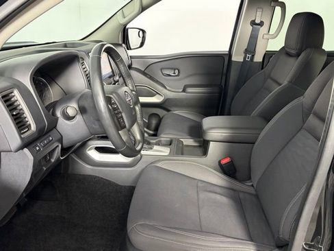 Used 2024 Nissan Frontier SV image 25