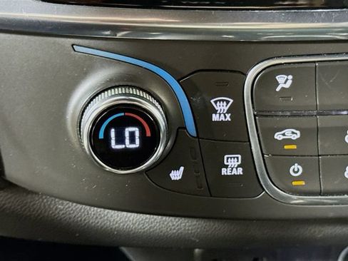 Used 2023 Chevrolet Traverse LT FWD image 17