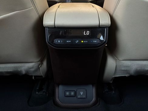 Used 2020 Toyota Highlander Limited FWD image 14