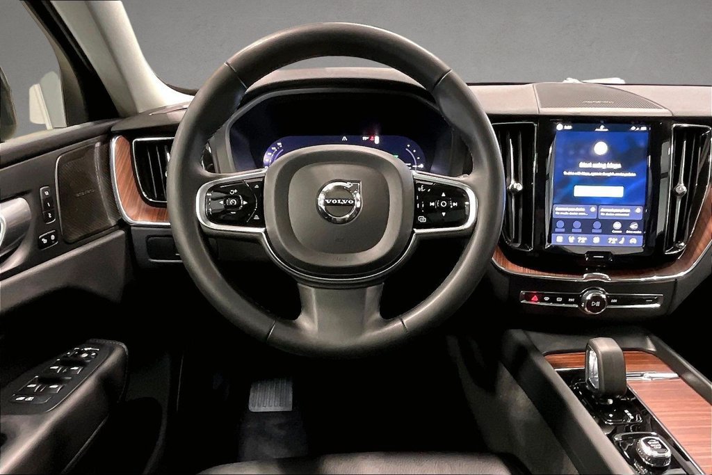 Certified 2024 Volvo XC60 T8 Plus w/ Protection Package Premier AWD/4WD image 9
