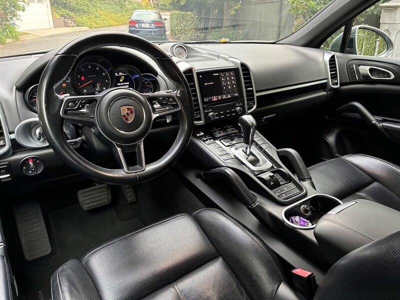 Used 2017 Porsche Cayenne AWD/4WD image 3