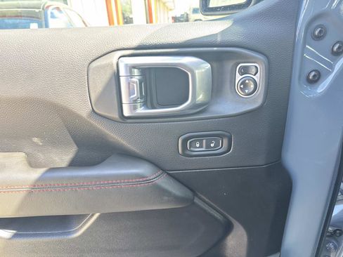 Used 2024 Jeep Gladiator Rubicon w/ Convenience Group image 19