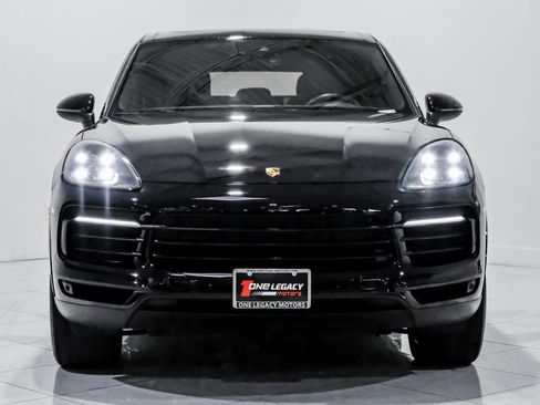 Used 2023 Porsche Cayenne image 2