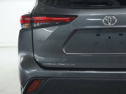 Used 2023 Toyota Highlander L FWD image 44