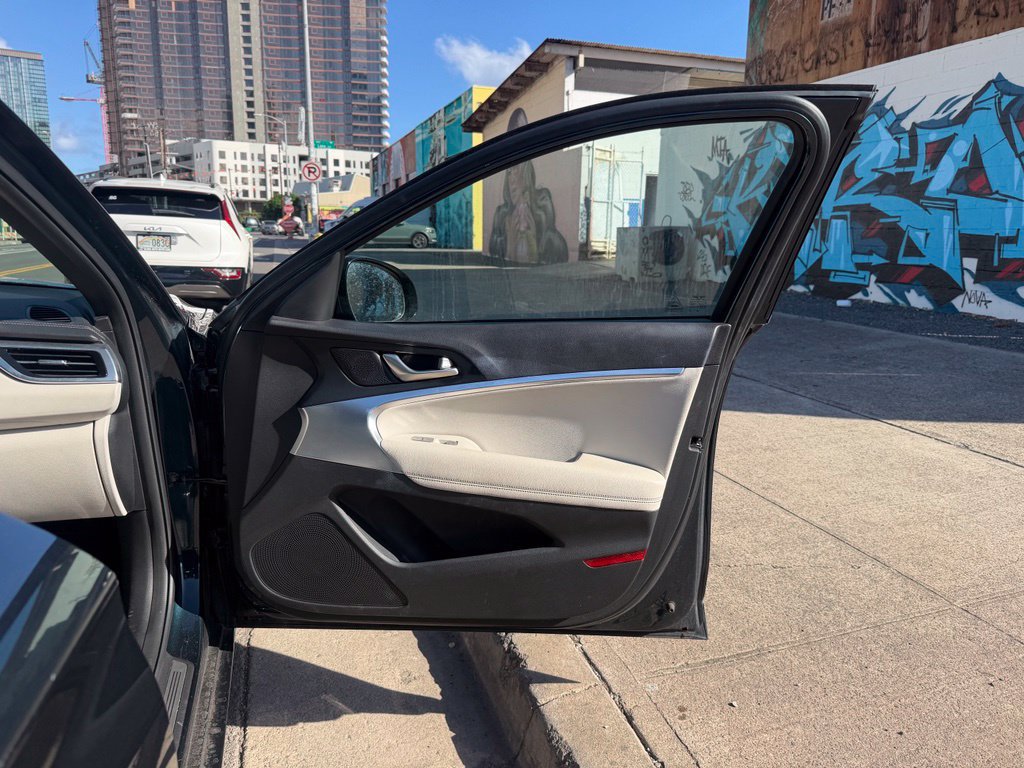 Used 2025 Genesis G70 2.5T RWD image 10