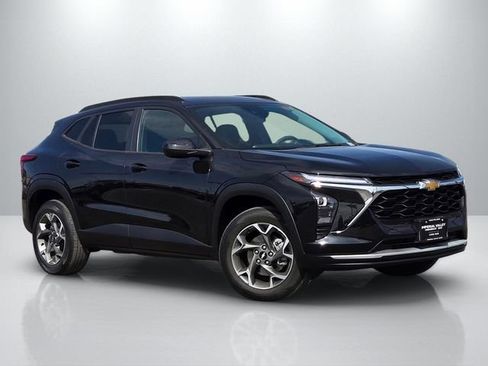 Used 2024 Chevrolet Trax LT FWD image 1