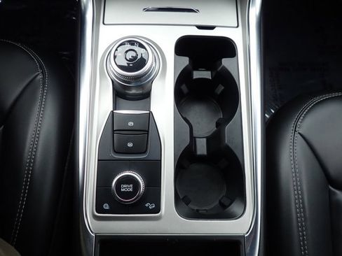 Used 2022 Ford Explorer XLT w/ Equipment Group 202A image 22