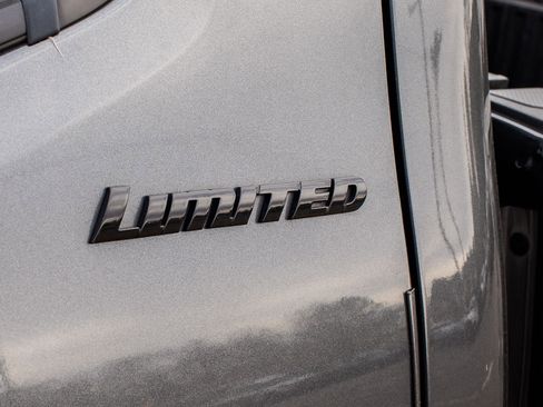 Used 2022 Toyota Tacoma Limited image 11