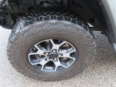Used 2022 Jeep Wrangler Unlimited Rubicon w/ Steel Bumper Group AWD/4WD image 18