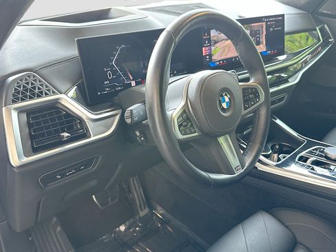 Used 2025 BMW X7 xDrive40i w/ M Sport Package AWD/4WD image 9