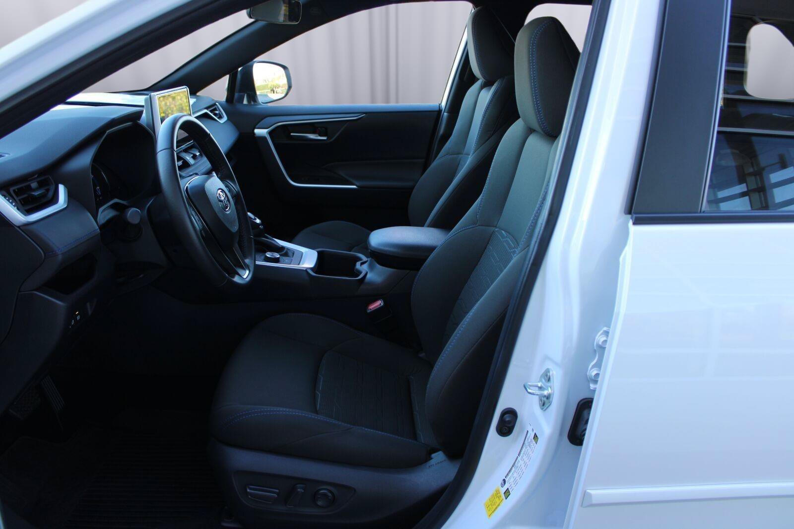 Certified 2025 Toyota RAV4 SE AWD/4WD image 33