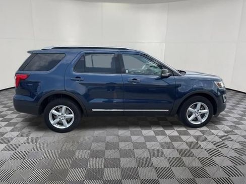 Used 2016 Ford Explorer XLT AWD/4WD image 5