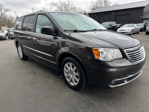 Used 2015 Chrysler Town & Country Touring w/ Driver Convenience Group image 4