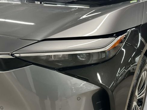 Used 2025 Toyota bZ4X AWD w/ Weather Package image 8