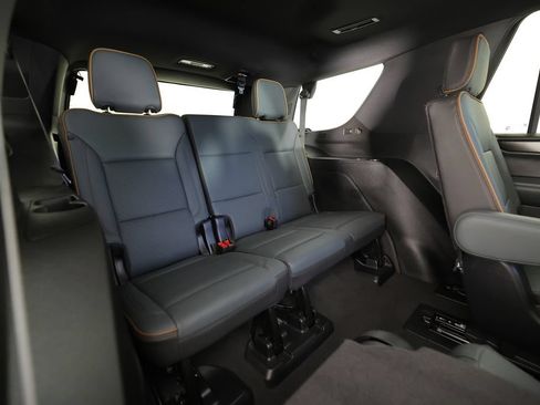 Used 2025 GMC Yukon AT4 w/ AT4 Premium Package AWD/4WD image 12