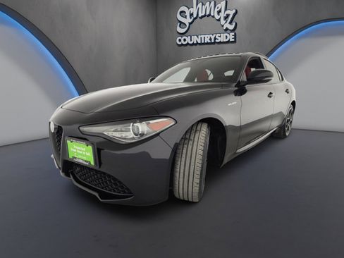 Certified 2022 Alfa Romeo Giulia Veloce image 11