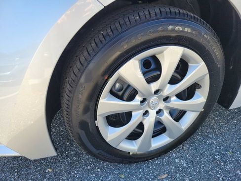 Used 2025 Toyota Corolla LE image 17