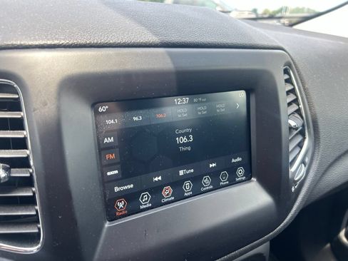 Used 2018 Jeep Compass Latitude w/ Popular Equipment Group AWD/4WD image 8
