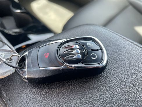 Used 2025 Buick Envista Sport Touring image 25