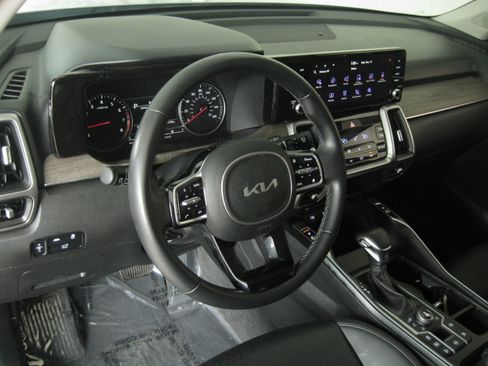 Used 2023 Kia Sorento X-Line EX image 13