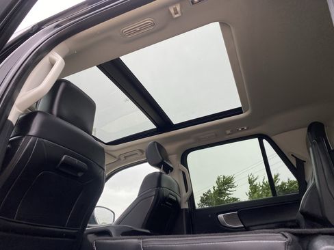 Used 2025 Ford Expedition Platinum AWD/4WD image 12