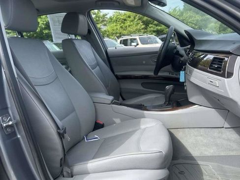Used 2011 BMW 328i xDrive Sedan AWD/4WD image 2