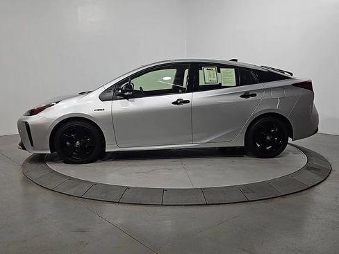 Used 2022 Toyota Prius FWD image 2