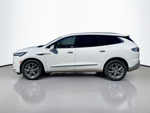 Used 2022 Buick Enclave Premium w/ Experience Buick Package image 4