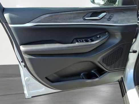 New 2025 Jeep Grand Cherokee Limited AWD/4WD image 14