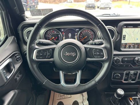 Used 2020 Jeep Wrangler Unlimited Sahara w/ Uconnect 4C Nav & Sound Group image 4