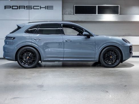 Certified 2025 Porsche Cayenne GTS AWD/4WD image 19