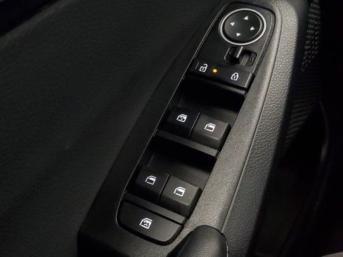 Used 2025 Kia Seltos S FWD image 16