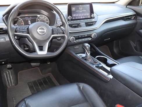 Used 2025 Nissan Altima 2.5 SR FWD image 4