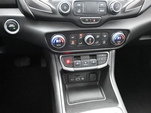 Used 2024 GMC Terrain AT4 image 30