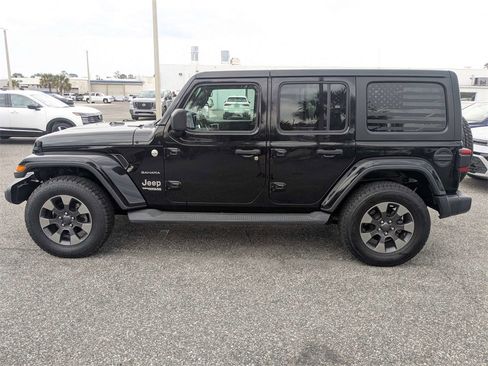 Used 2018 Jeep Wrangler Unlimited Sahara w/ Cold Weather Group image 7