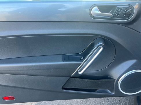 Used 2012 Volkswagen Beetle 2.5 image 11