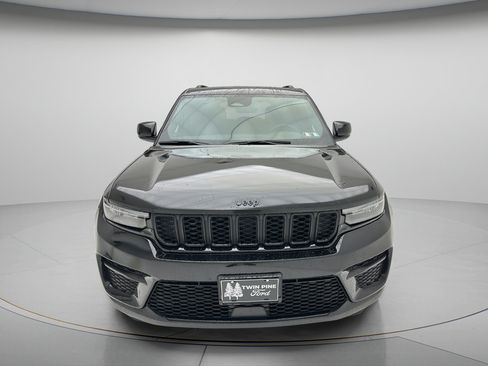 Used 2025 Jeep Grand Cherokee Altitude AWD/4WD image 5
