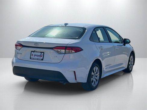 Used 2025 Toyota Corolla LE image 5