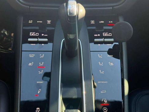 Used 2022 Porsche Macan S w/ Premium Package AWD/4WD image 34