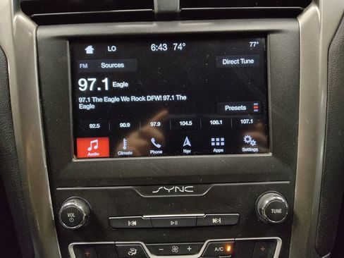 Used 2018 Ford Fusion SE w/ Fusion SE Technology Package FWD image 25