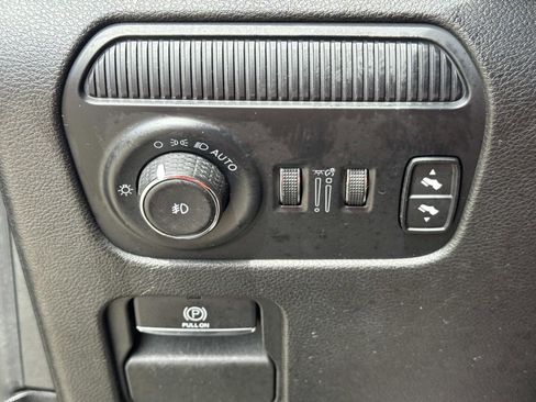 Used 2024 Jeep Wagoneer L Series II image 21