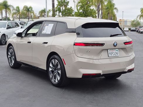 Used 2026 BMW iX xDrive45 w/ Premium Package AWD/4WD image 8