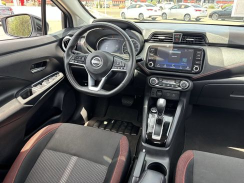 Used 2025 Nissan Versa SR FWD image 14