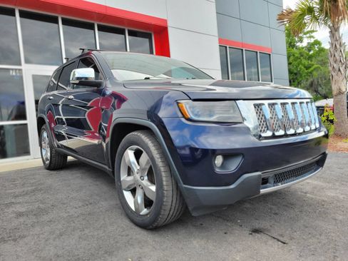 Used 2013 Jeep Grand Cherokee Limited w/ Luxury Group II AWD/4WD image 3